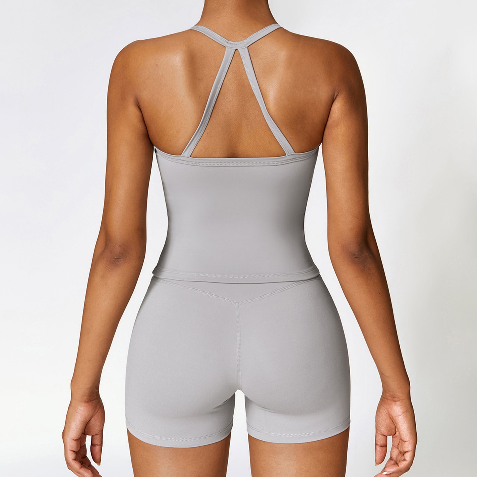 thumbnail image 4 of Conjunto de yoga de 2 piezas para mujer: camiseta sin mangas con espalda descubierta y pantalones cortos. Tejido transpirable, tirantes modernos, ideal para fitness/verano, varias tallas., 4 of 7